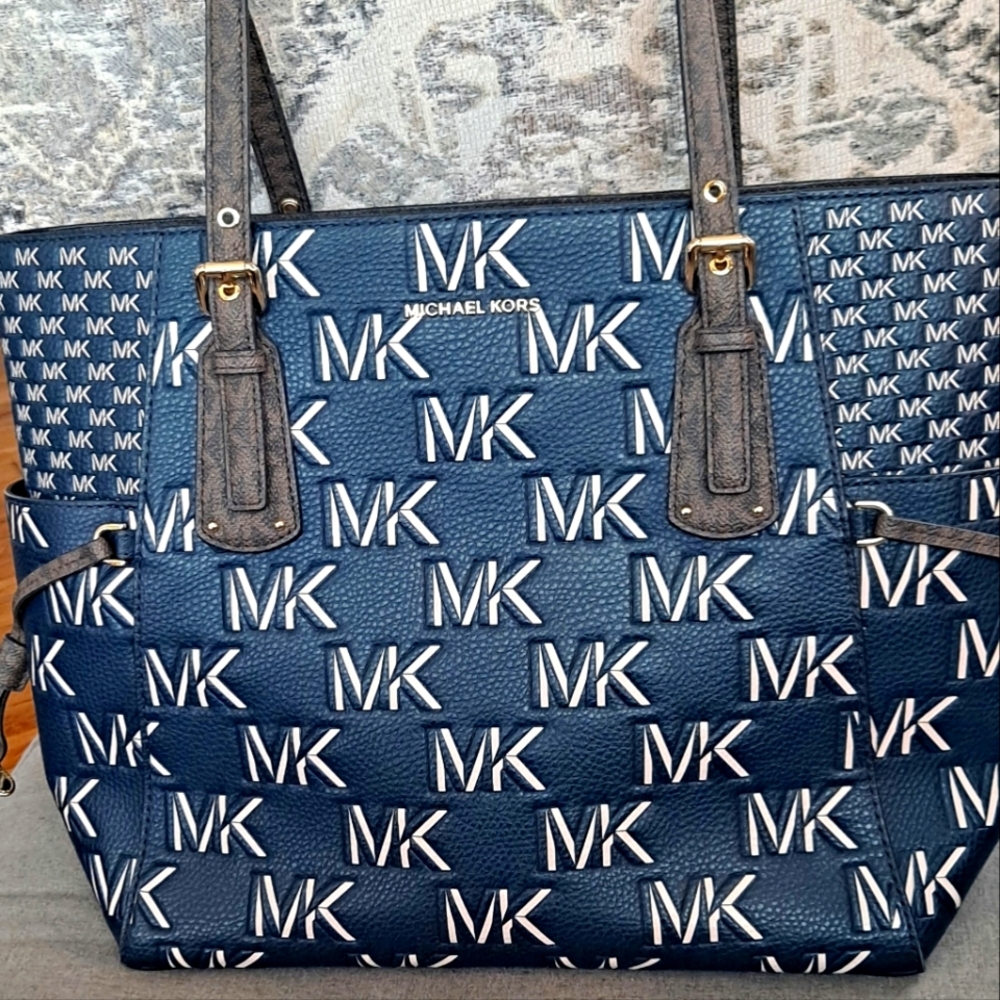 MICHAEL Kors East West Voyager Tote